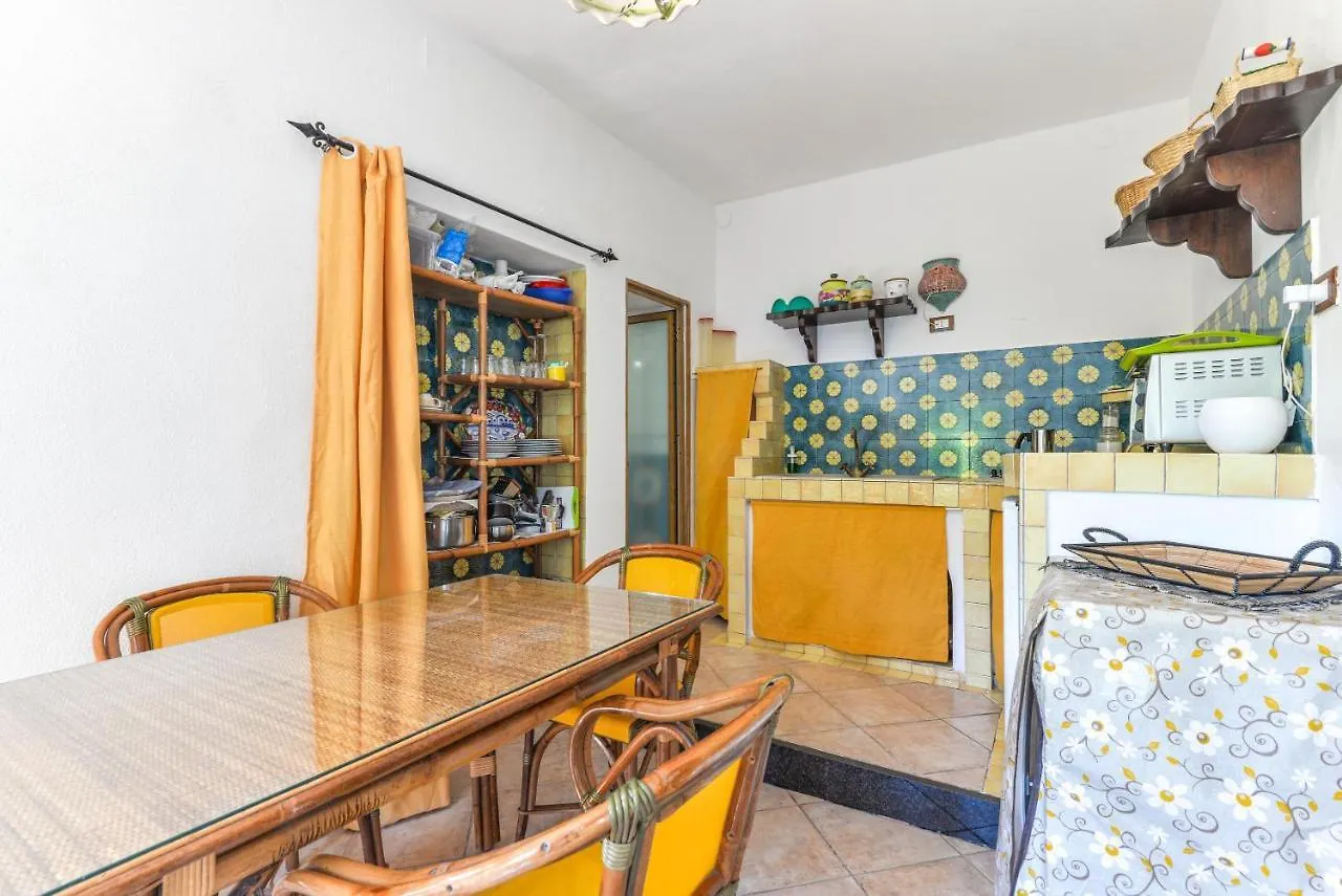 Casa Vacanze Iose 리오마리나 펜션